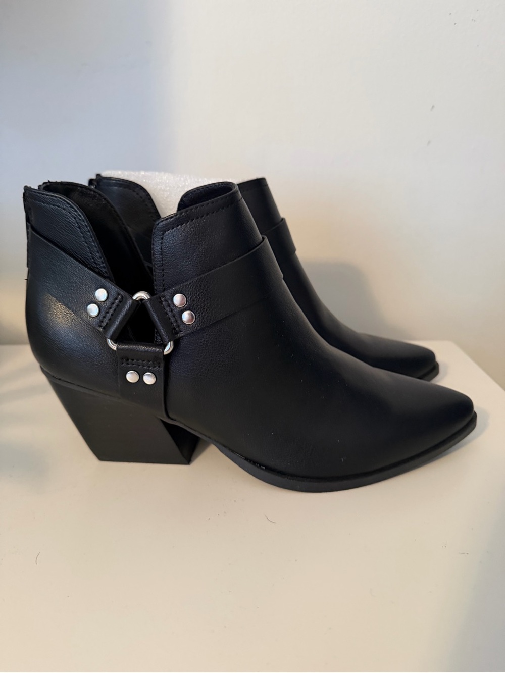 Dolce Vita Women’s Black Leather Ankle Boots with Western Heel NIB 8.5
